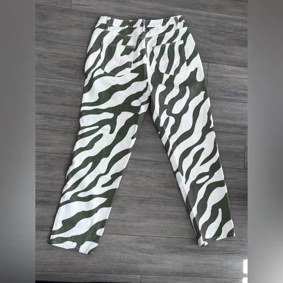 Shein Zebra Green Pants - Picture 3 of 3